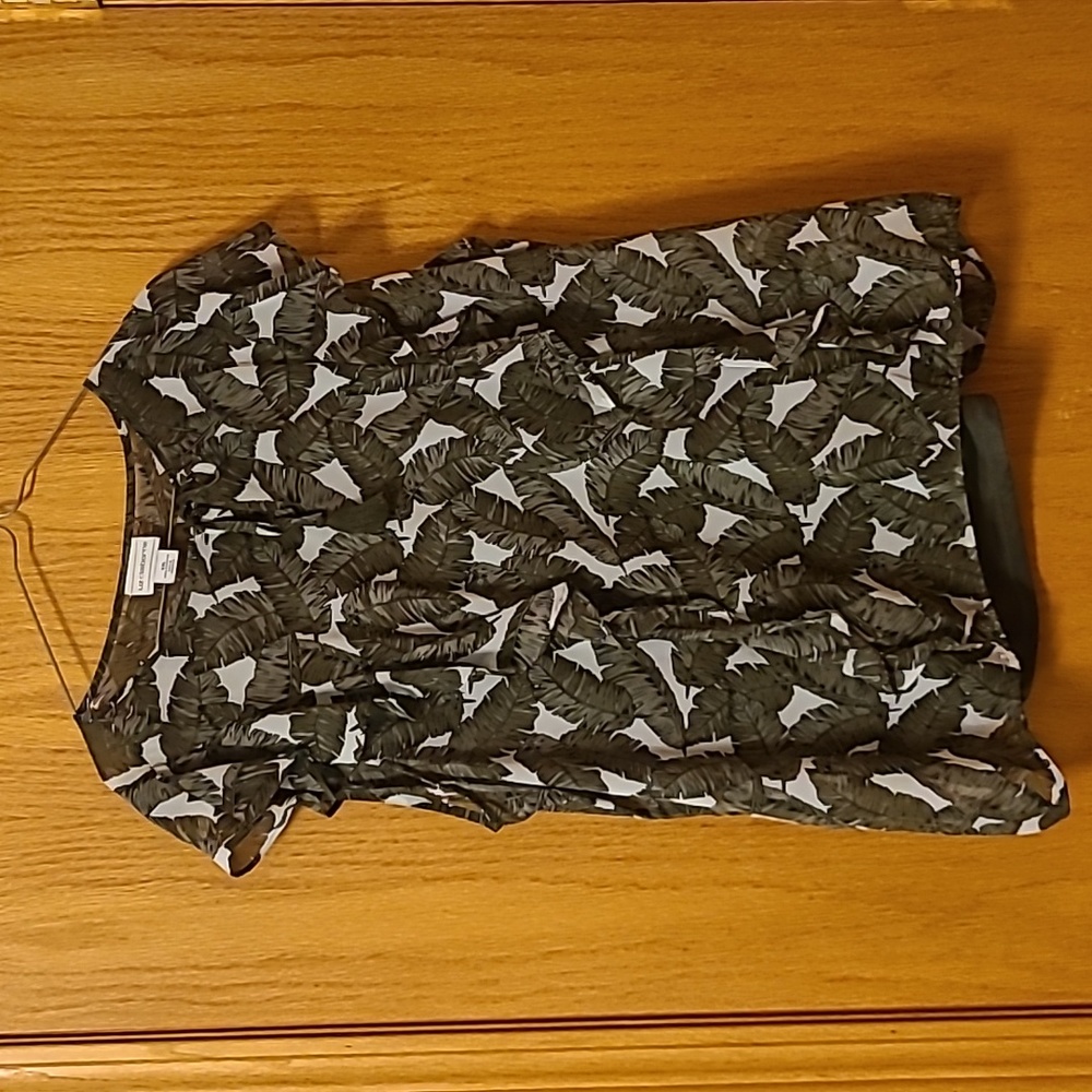 Liz Claiborne Leaf Print Top